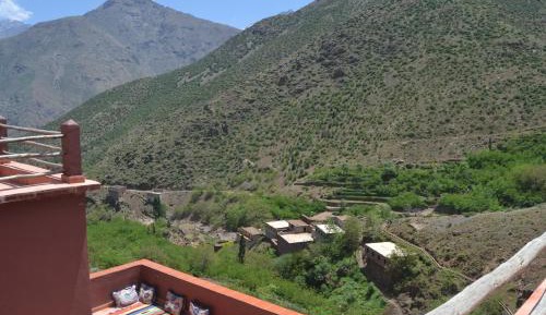 Suite with Mountain View