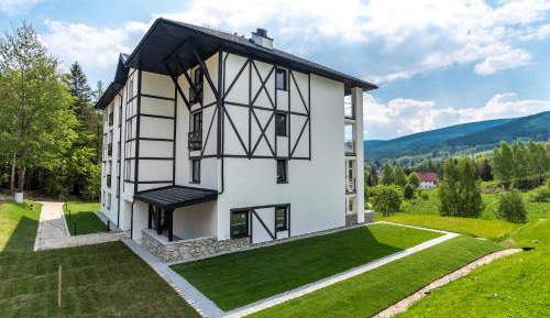 Apartment with Mountain View