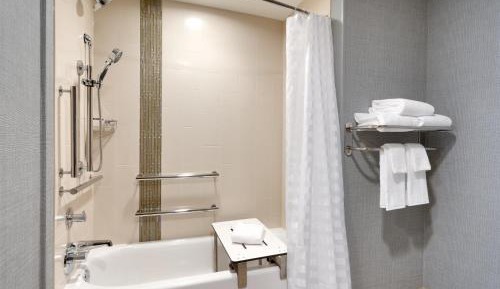 Queen Room with Two Queen Beds with Sofa Bed and Tub - Disability Access