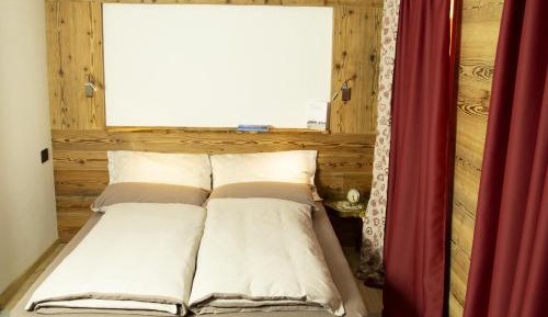 Double or Twin Room with Private Bathroom