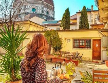 Deluxe Two-Bedroom Apartment with Duomo View