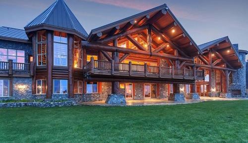 Four-Bedroom Holiday Home