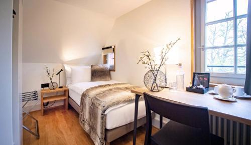 Single Room with Lake View