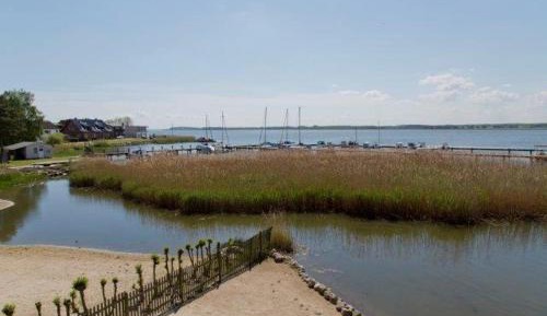 Apartment with Lake View