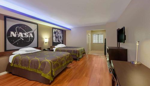 Queen Room with Two Queen Beds and Roll-In Shower - Mobility/Hearing Accessible - Non-Smoking
