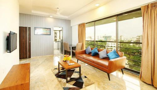 Deluxe Room with Non-attached Bathroom (Shared kitchenette and living room)