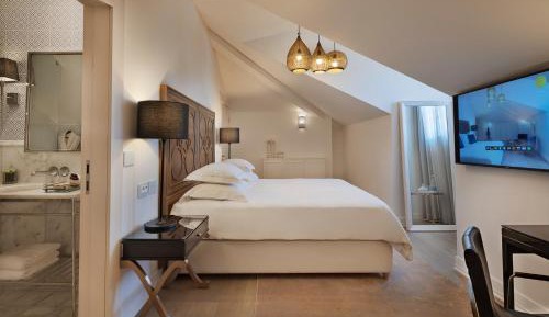 Attic Studio (Access By Stairs Only)