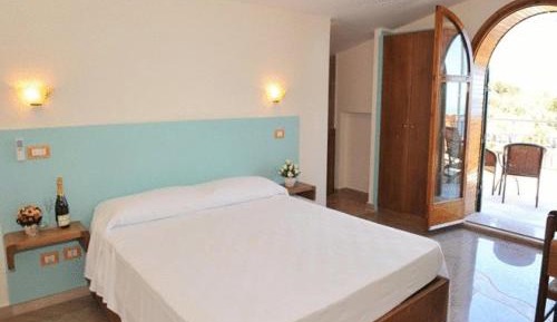 One-Bedroom Apartment with Sea View