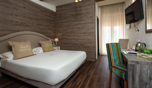 Deluxe King Room with Balcony and Sea View