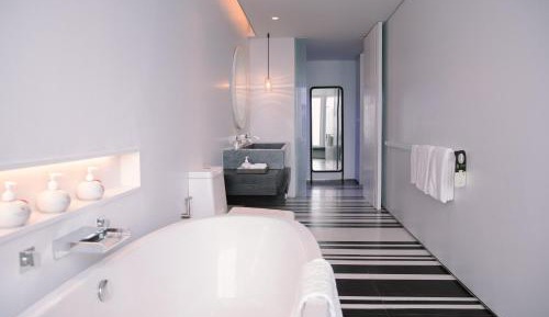 Pool Suite