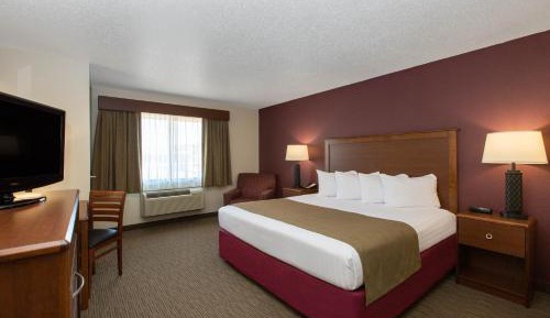 Suite with King Bed - Mobility Access/Non-Smoking