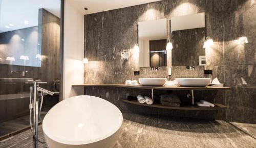 Deluxe Suite with Spa Bath