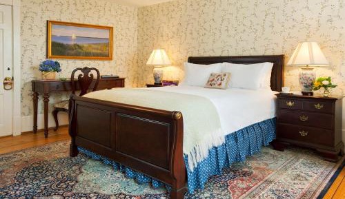 Superior Queen Bed - Daniel Webster Building 