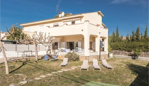 Four-Bedroom Holiday Home
