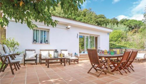 Three-Bedroom Holiday Home 