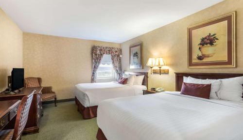 Queen Room with Two Queen Beds - Non-Smoking