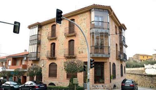 One-Bedroom Apartment (2 Adults)