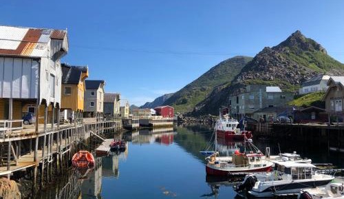 Apartment with Mountain View