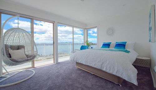 Queen Room with Shared Bathroom