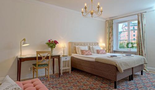 Large Studio with Private Bathroom