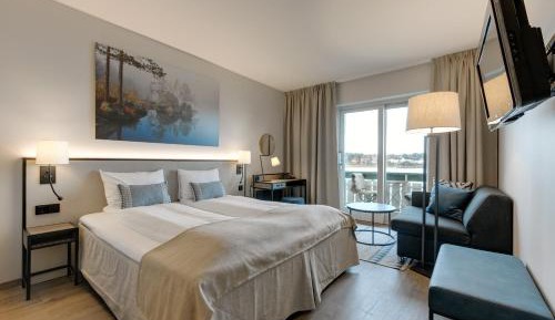 Classic Single or Double Room with a Lake view and Balcony