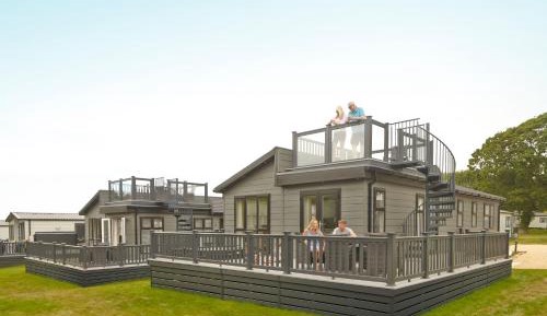 Indulgent 6 Berth Lodge 3 Bed with Roof Terrace and Hot Tub Pet Free