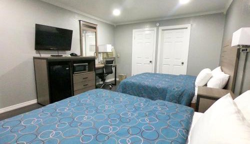 Deluxe Queen Room with Two Queen Beds
