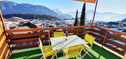 Apartment with Mountain View
