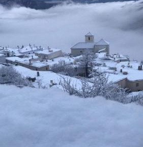 Apartment with Mountain View