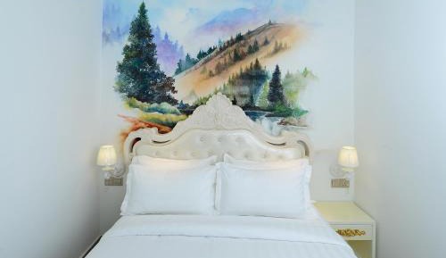 Art Queen (No Window)