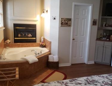 Deluxe King Suite