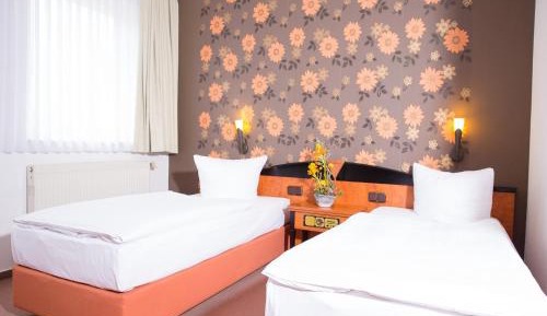 Twin Room with Private Bathroom