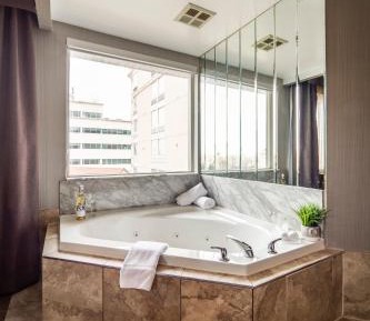 King Suite with Jetted Tub