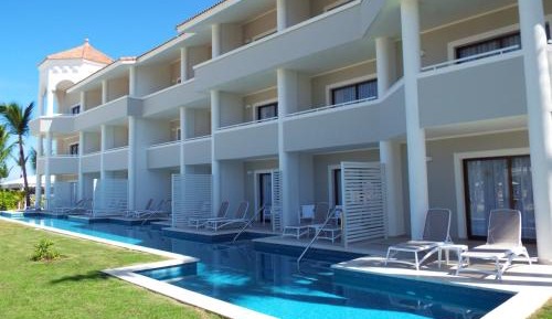 Junior Suite Deluxe Swim Up (1 Adult)