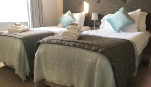 Twin Room with Private Bathroom