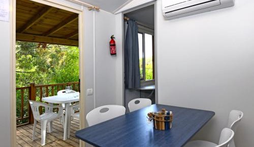 Small Mobile Home (4 Adults) with beach access