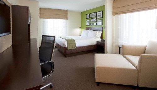 Queen Suite with Sofa Bed