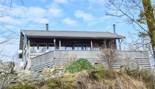 Three-Bedroom Vacation Home 