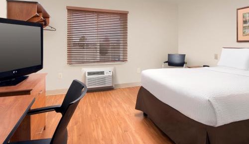 Queen Room  with Roll-In Shower - Disability Access/Non-Smoking