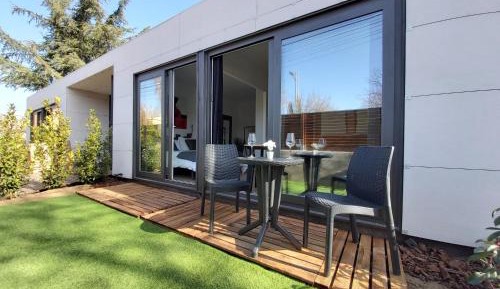 Apartment with Garden View