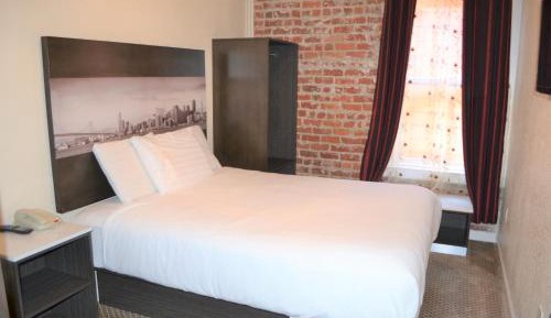 Queen Room with Shared Bathroom