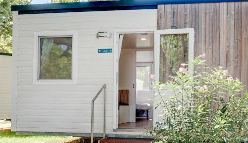 Mobile Home with Kitchenette (3 Adults)