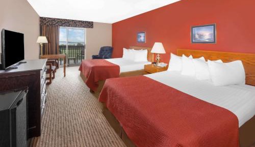 2 Queen Beds, Mobility Accessible Room, Lake View, Tub w/Grab Bars, Non-Smoking