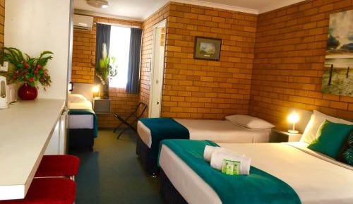 Standard Studio - Street Parking Only