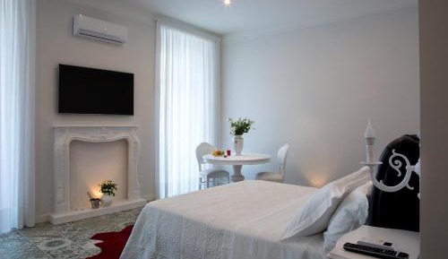 Queen Suite with Spa Bath