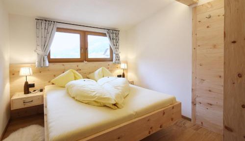 Apartment with Mountain View