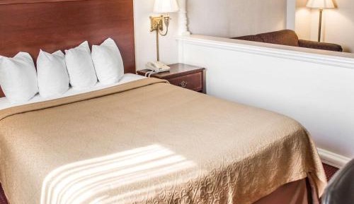 Queen Suite - Non-Smoking