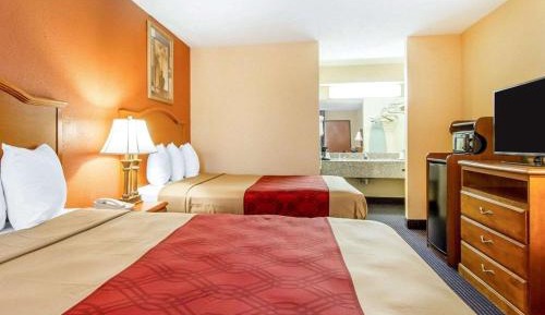 Queen Room with Two Queen Beds - Smoking