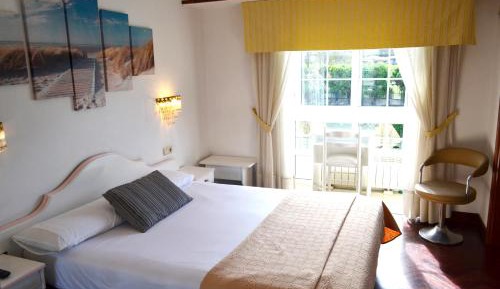 Superior Double Room with Partial Sea View
