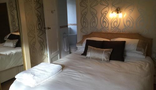 Deluxe Double Room with Shower